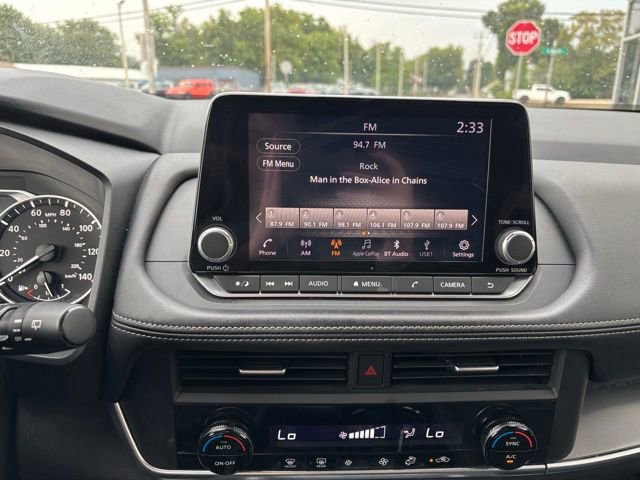 Used 2024 Nissan Rogue SV image 17
