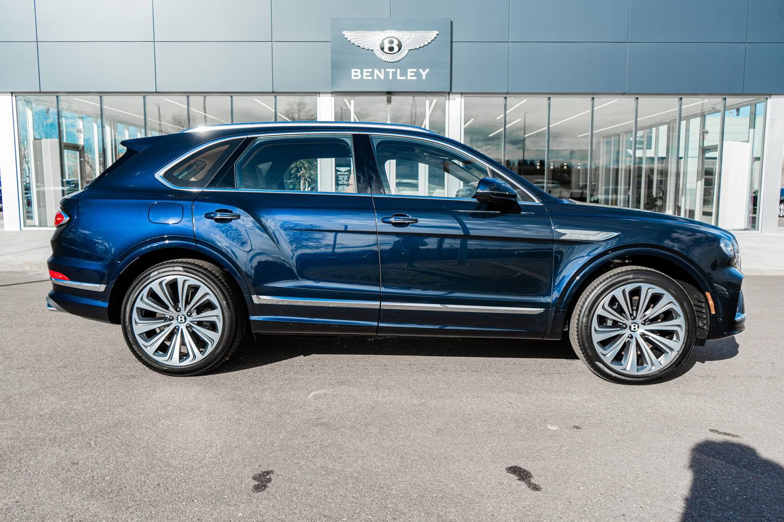 Used 2025 Bentley Bentayga image 14