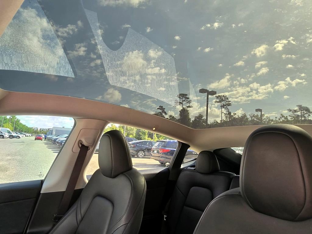 Used 2024 Tesla Model Y Long Range AWD/4WD image 31