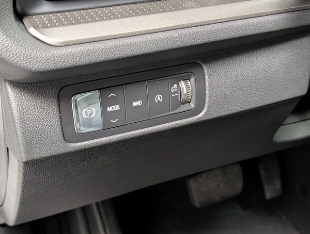 New 2026 Chevrolet Traverse LT w/ Sun and Wheel Package AWD/4WD image 18