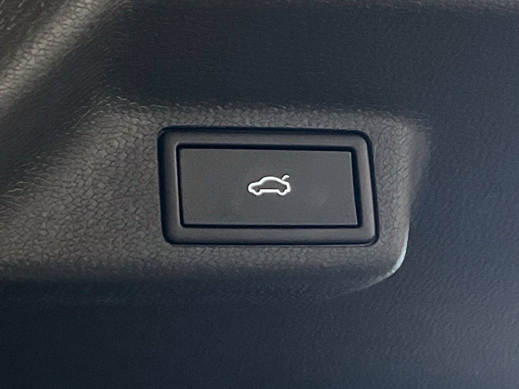 Used 2025 Volkswagen ID. Buzz Pro S RWD image 37