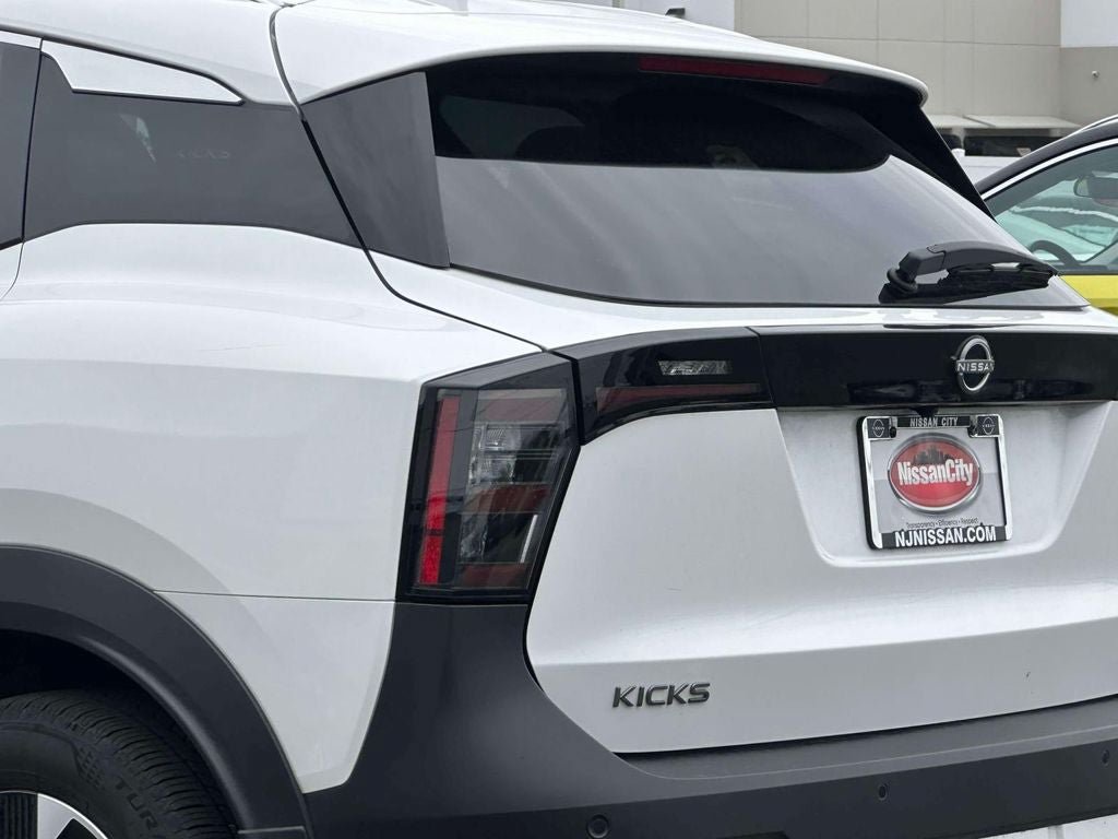 Used 2025 Nissan Kicks SV w/ SV Premium Package AWD/4WD image 9