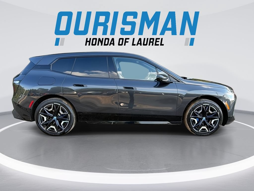 Used 2024 BMW iX xDrive50 w/ Sport Package AWD/4WD image 9
