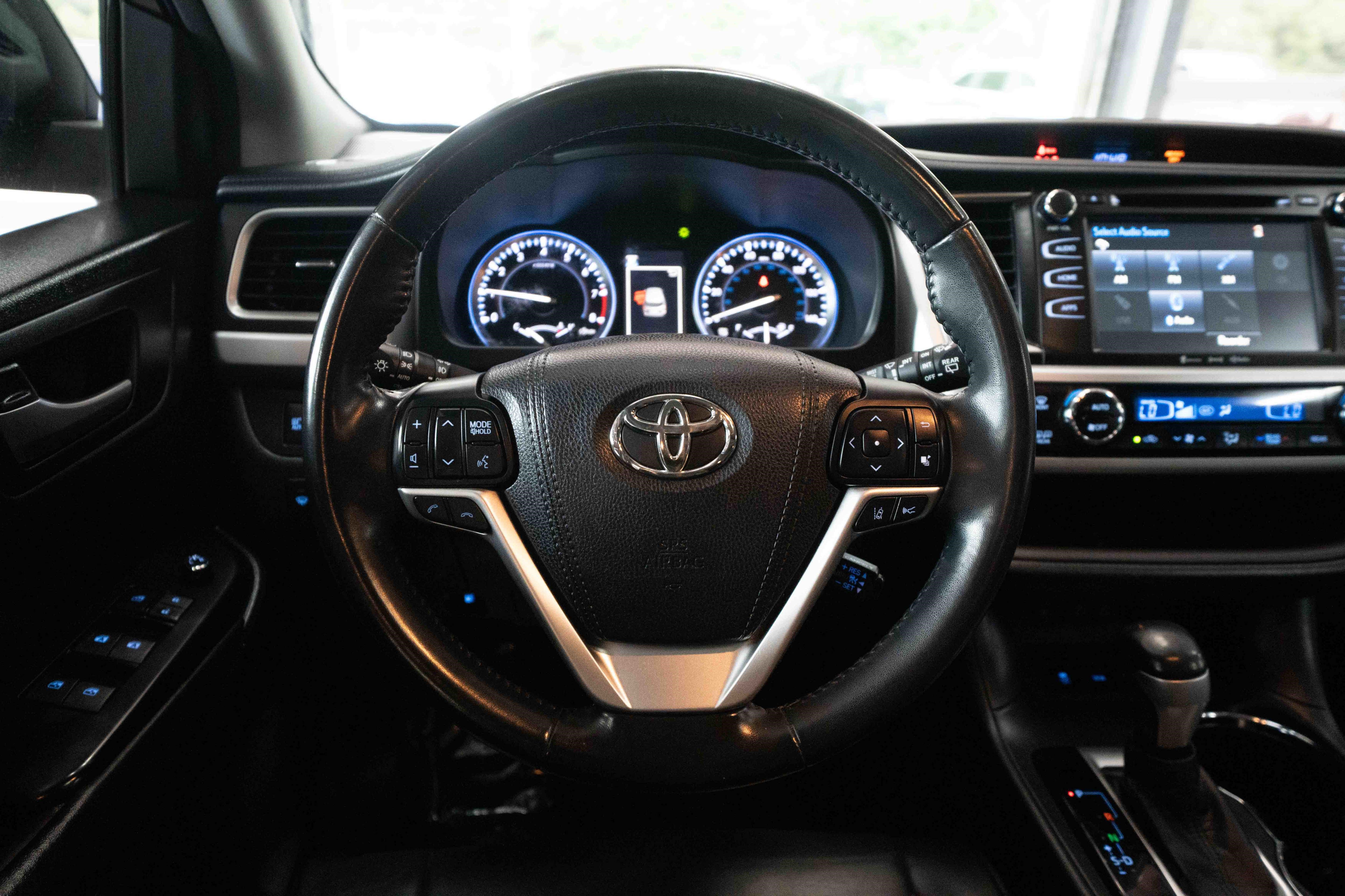 Used 2017 Toyota Highlander XLE AWD/4WD image 21