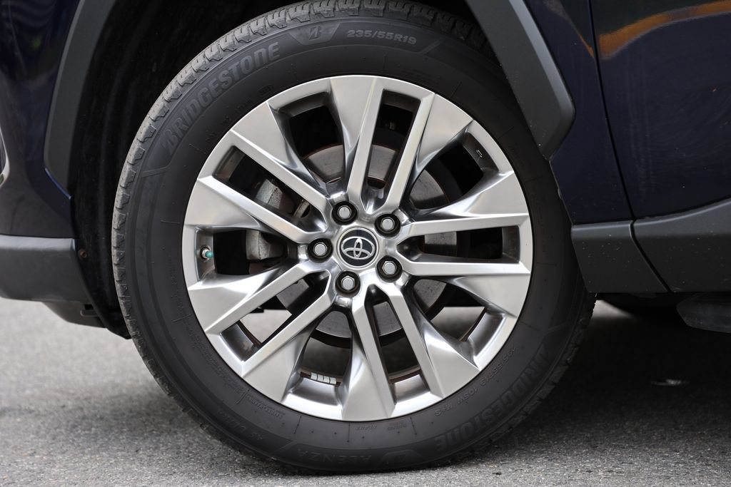 Used 2019 Toyota RAV4 XLE Premium w/ Cold Weather Package AWD/4WD image 6