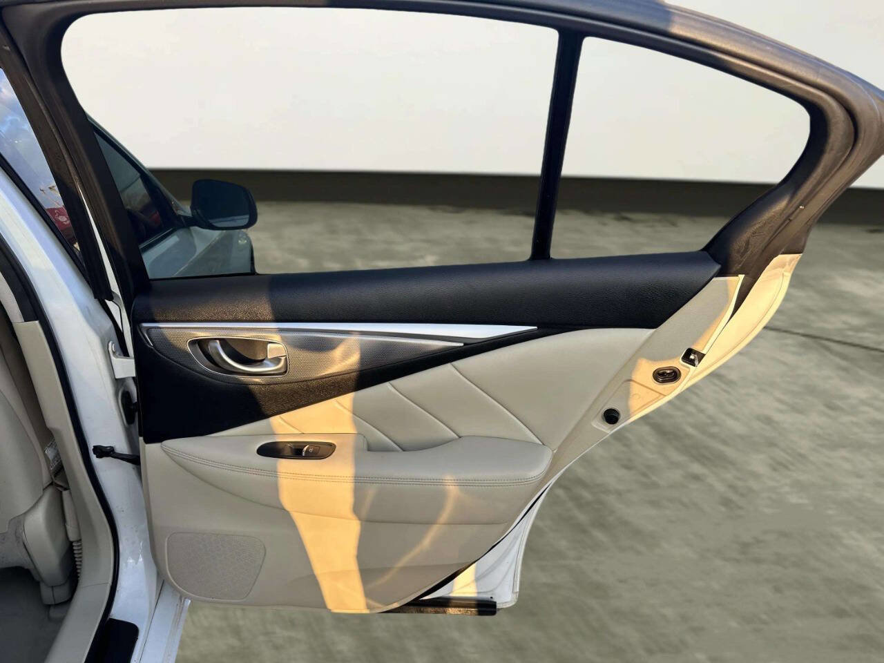 Used 2015 INFINITI Q50 Premium w/ Navigation Package image 16