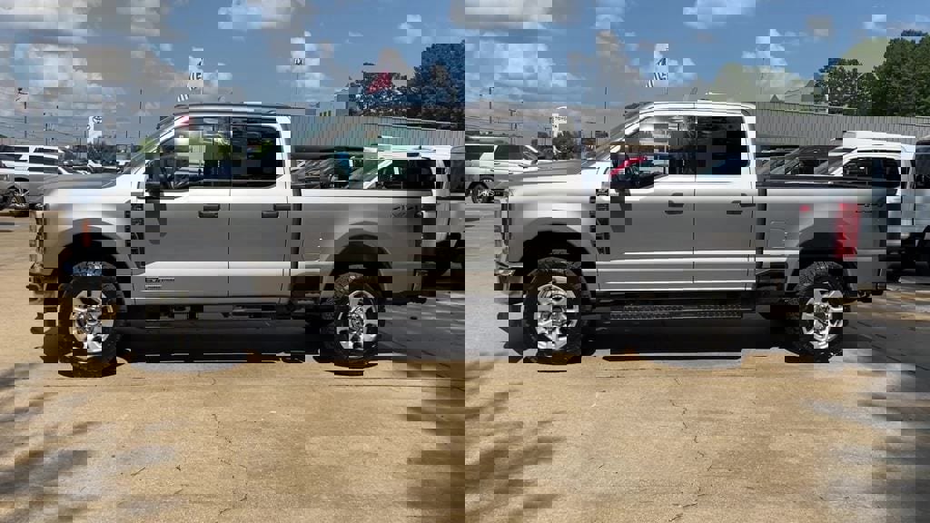 Used 2024 Ford F250 XLT image 3