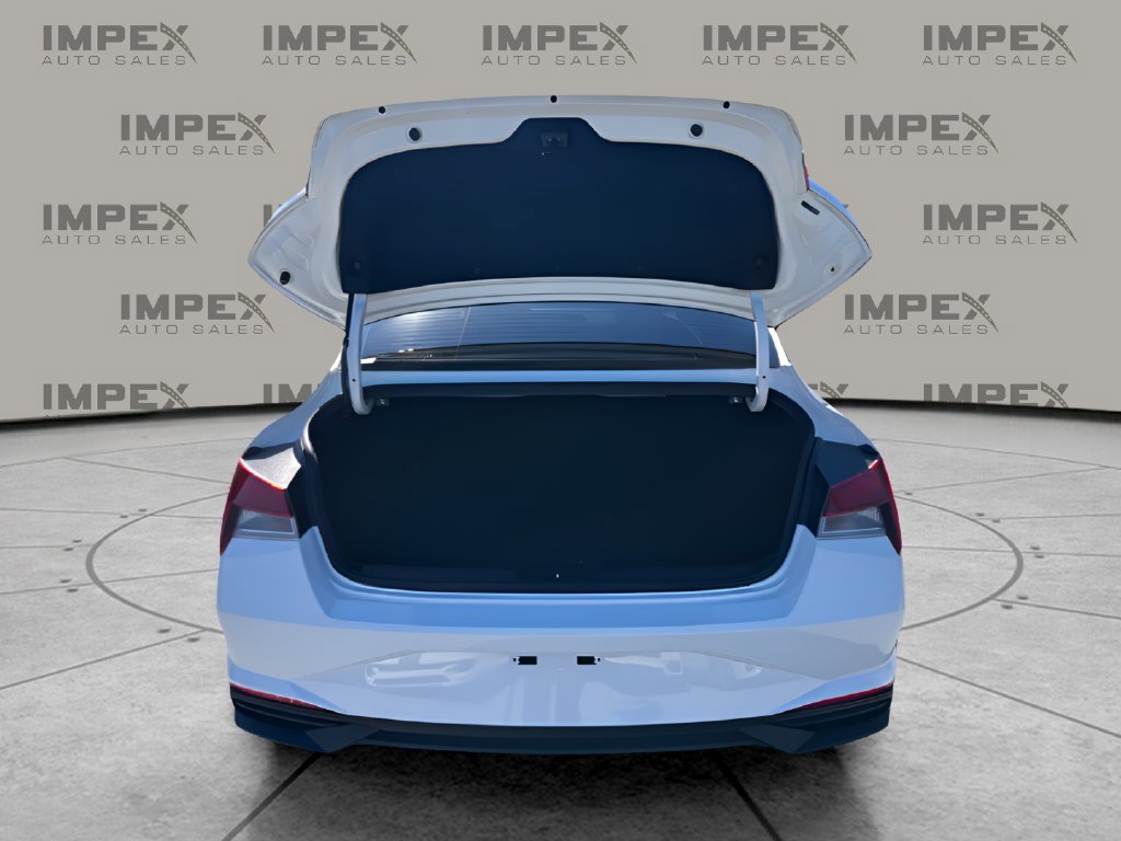 Used 2021 Hyundai Elantra SE FWD image 25