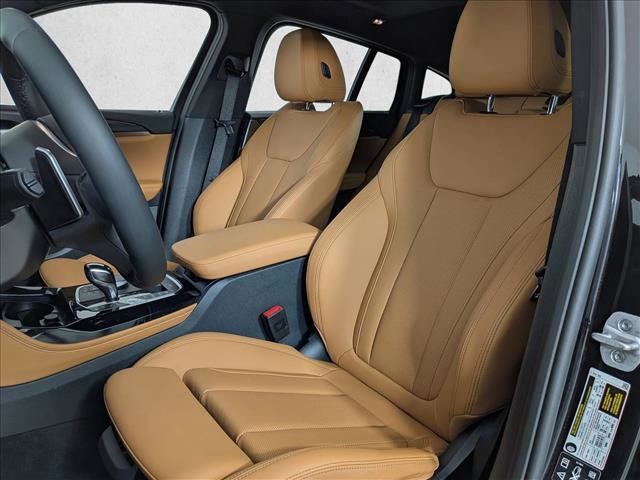 Used 2025 BMW X4 xDrive30i w/ Premium Package image 5