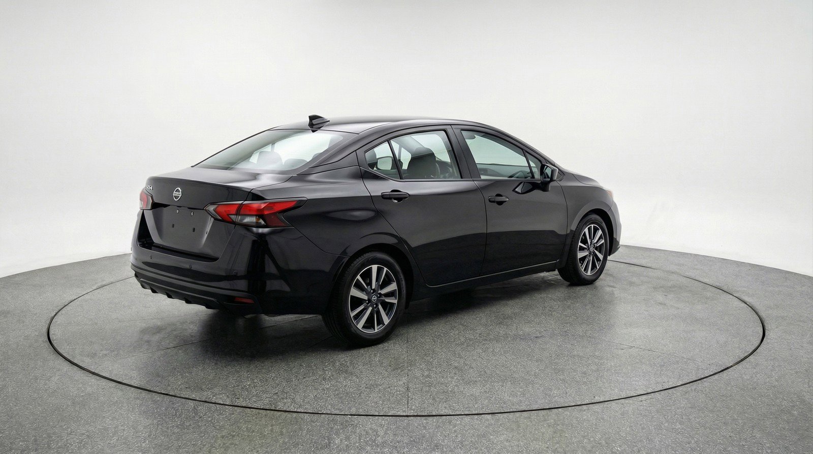 Used 2025 Nissan Versa SV image 9