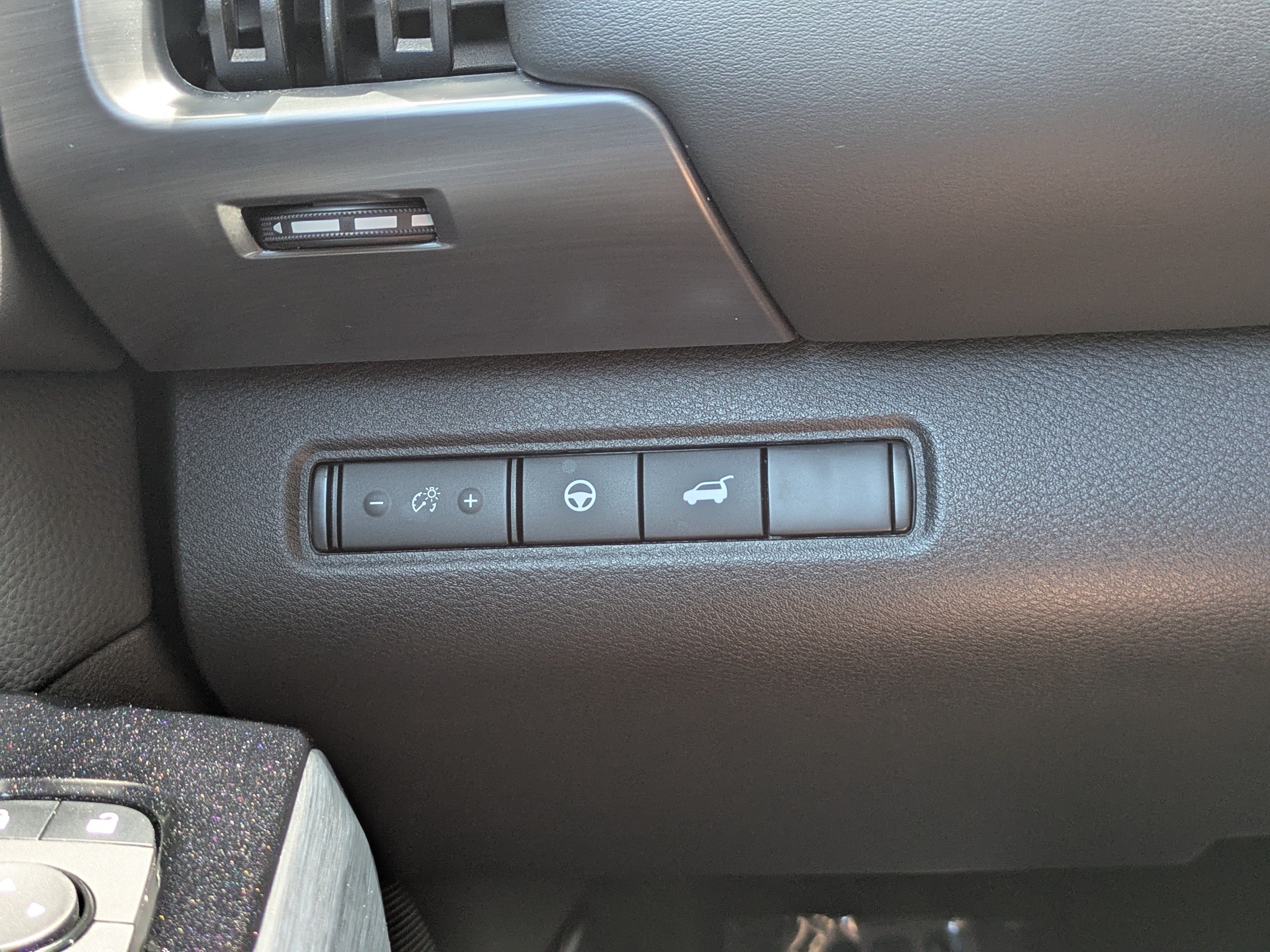 Certified 2025 Nissan Pathfinder SL w/ Cargo Package FWD image 27