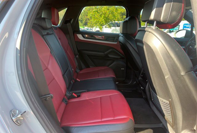 Used 2024 Porsche Cayenne AWD/4WD image 10