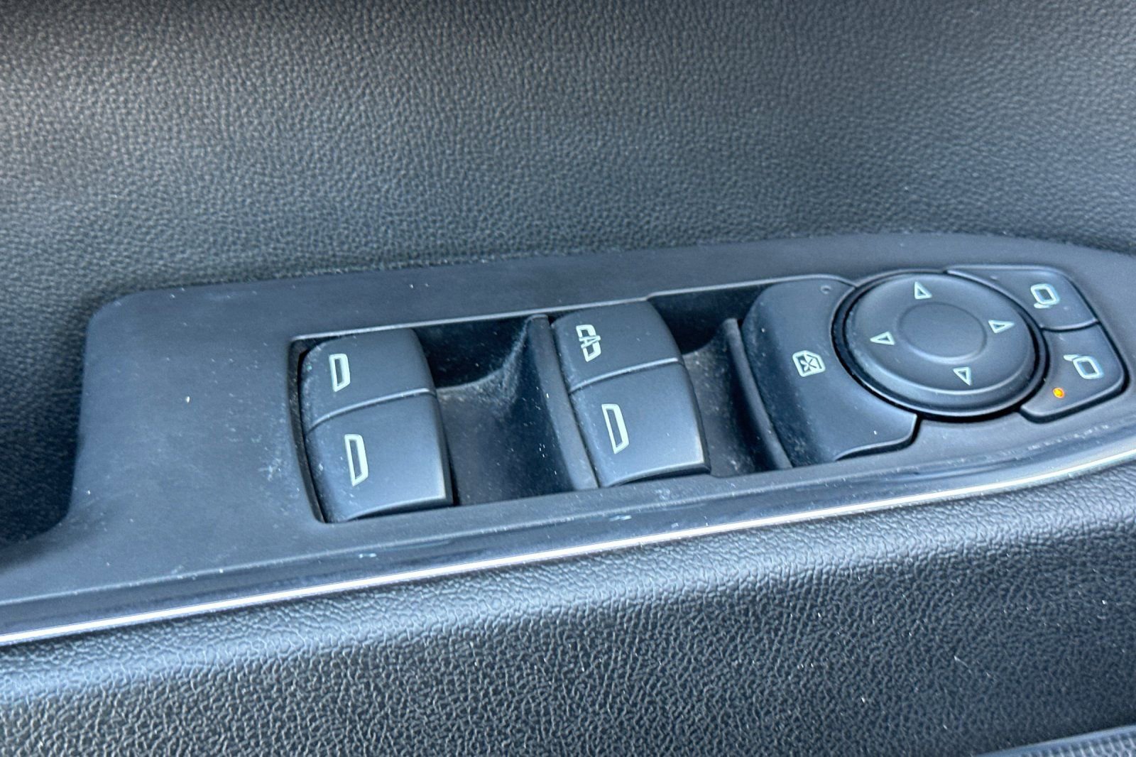 Used 2024 GMC Sierra 1500 Elevation image 12