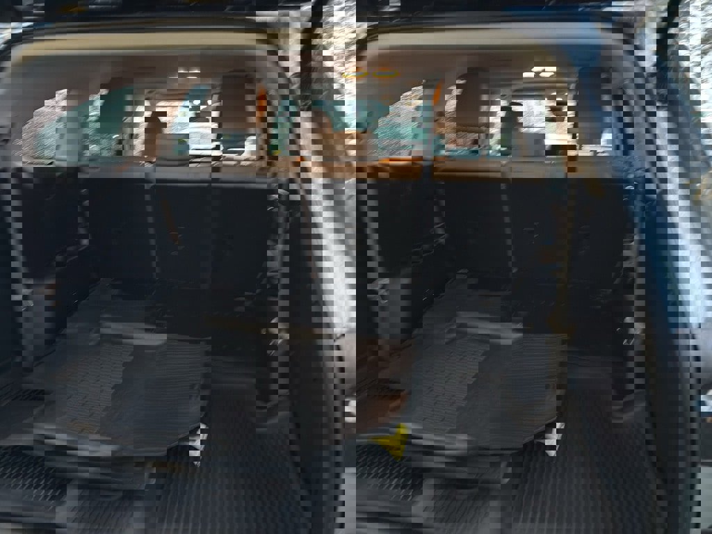 Used 2021 Toyota Highlander Limited image 19