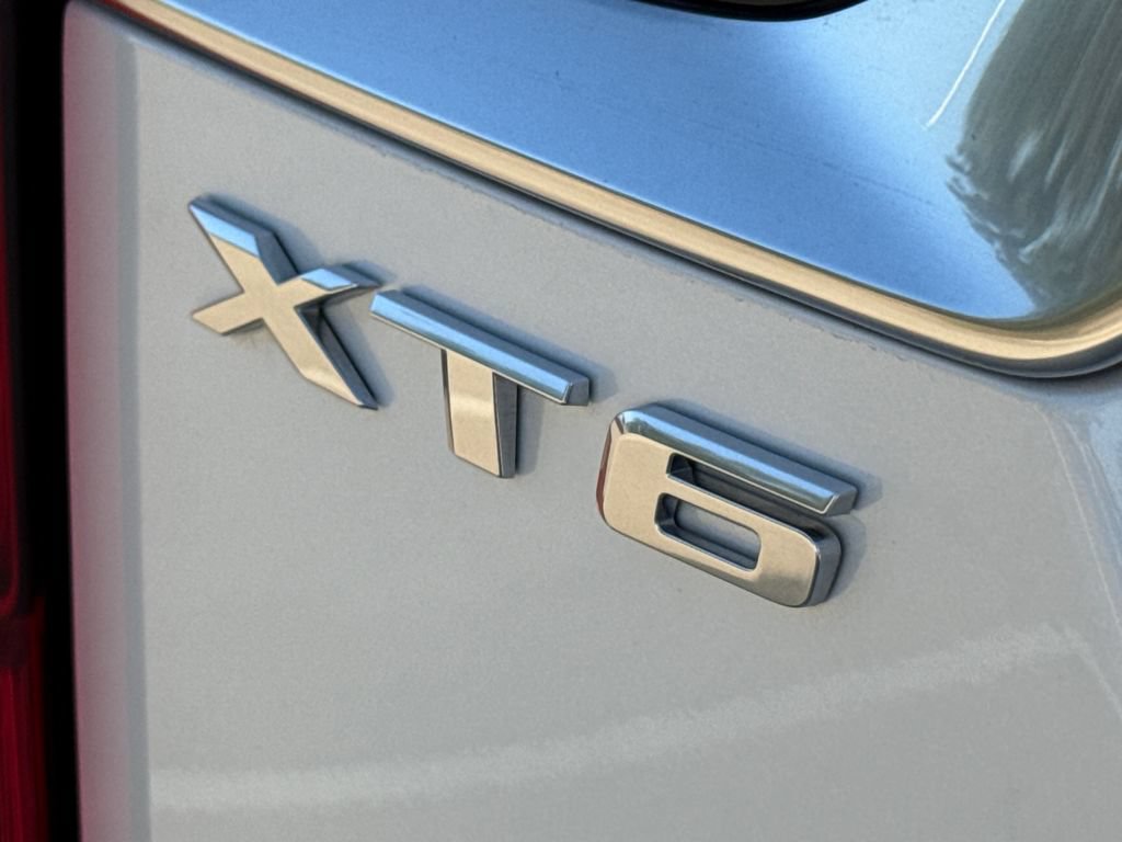 Used 2024 Cadillac XT6 Premium Luxury w/ Technology Package FWD image 10