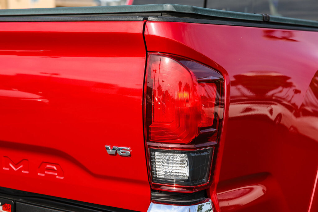 Certified 2018 Toyota Tacoma SR5 image 24