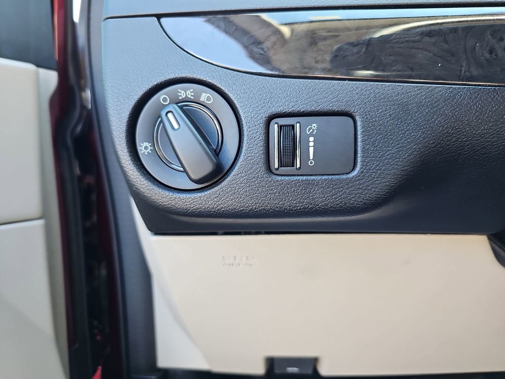 Used 2020 Dodge Grand Caravan SE w/ UConnect Hands-Free Group image 29