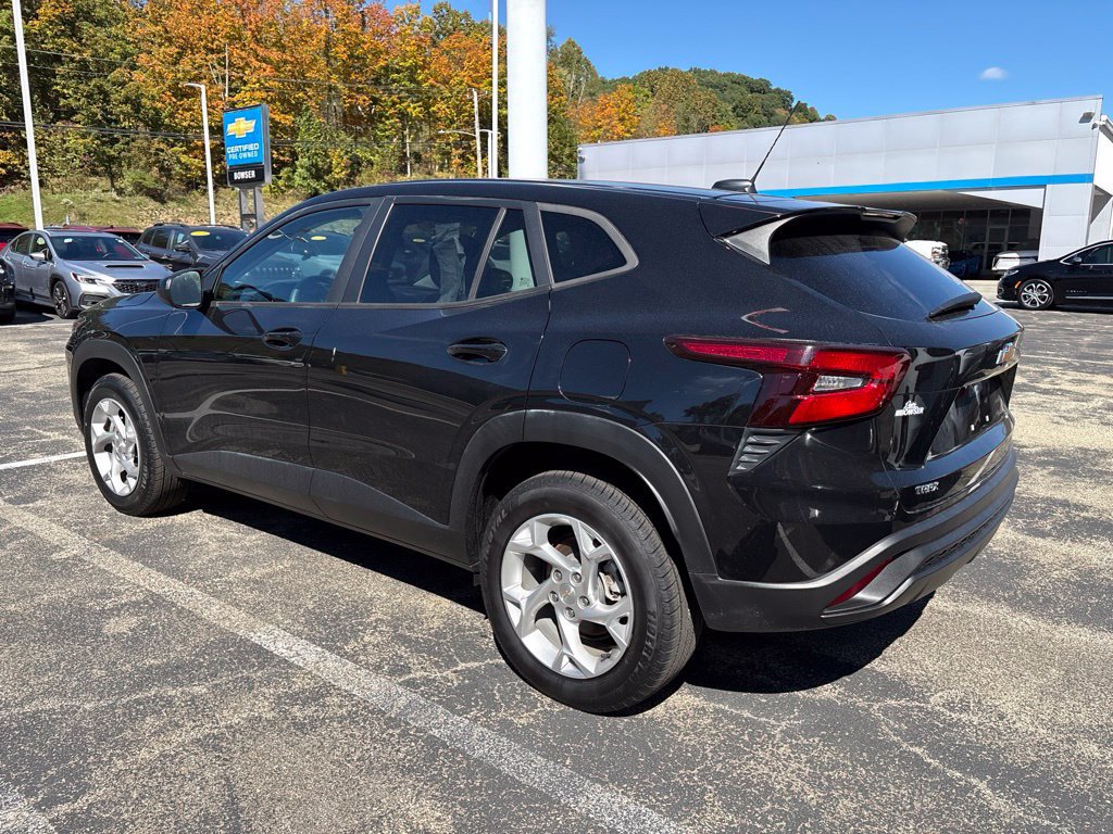 Certified 2024 Chevrolet Trax LS w/ LS Convenience Package FWD image 4