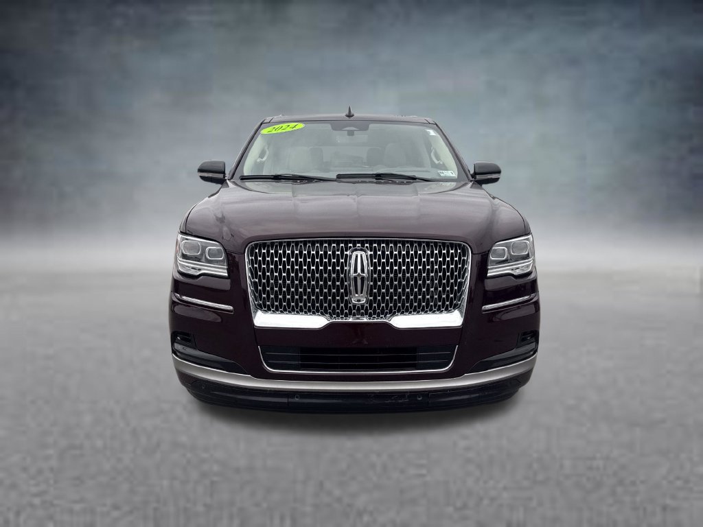 Used 2024 Lincoln Navigator Reserve AWD/4WD image 3