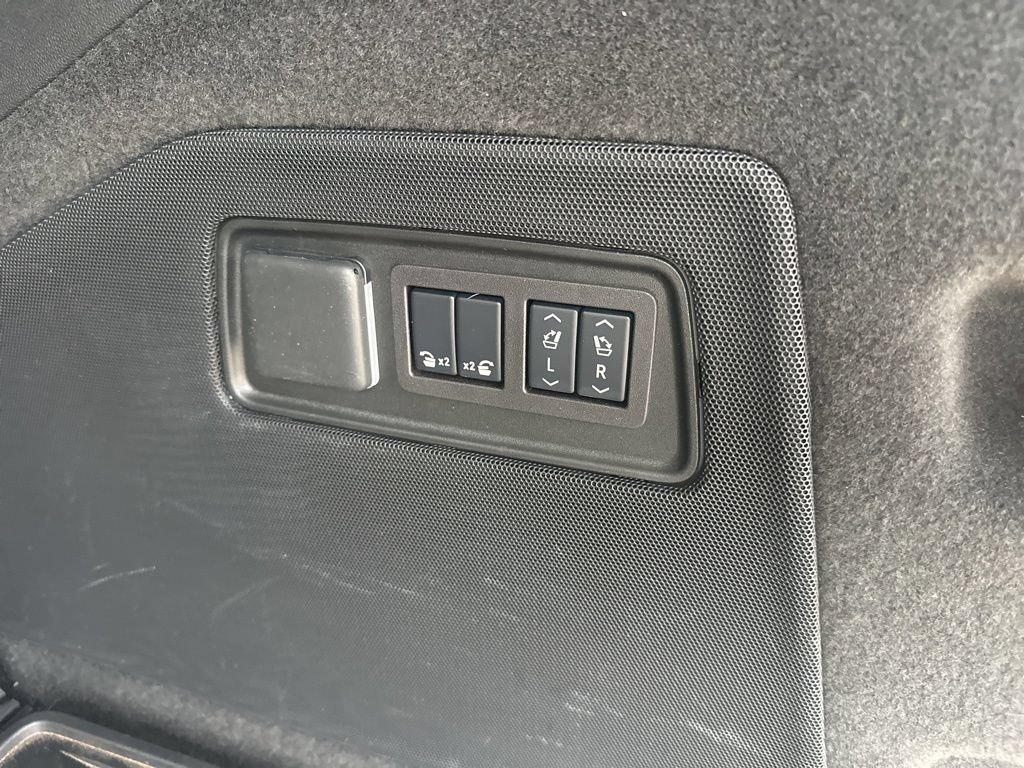 Used 2024 Cadillac Escalade Premium Luxury Platinum AWD/4WD image 41