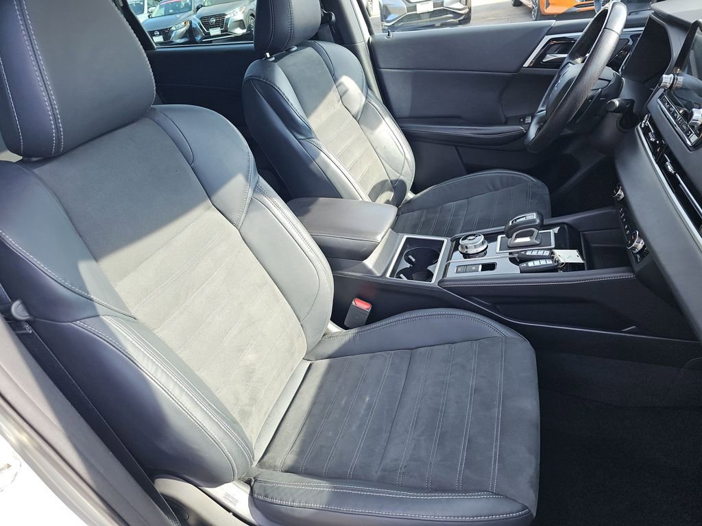 Used 2022 Mitsubishi Outlander SEL Black Edition image 16