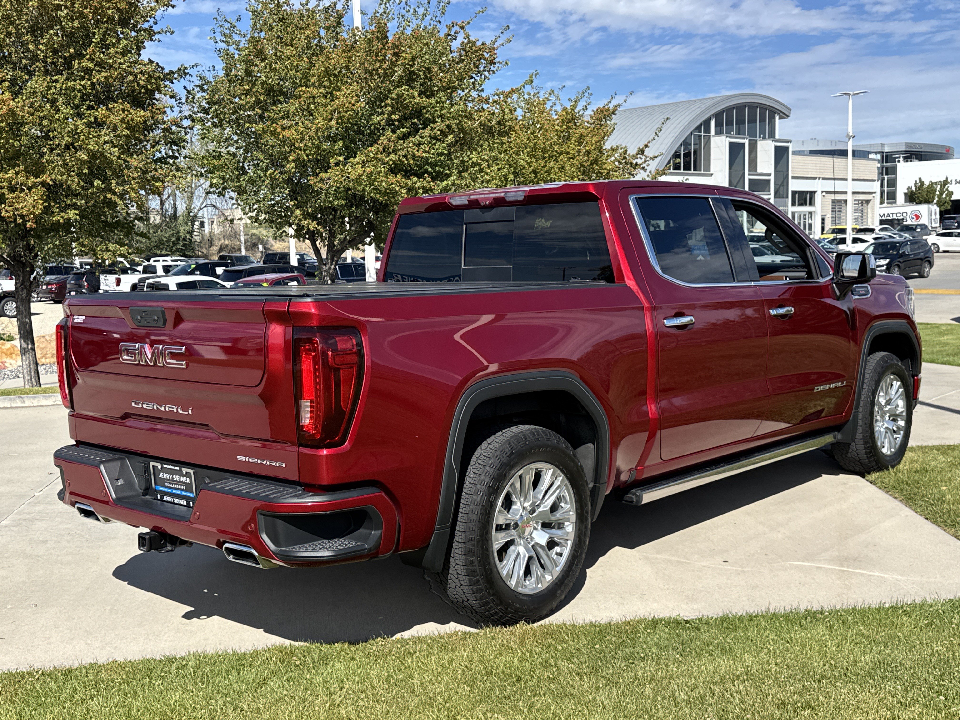 Used 2023 GMC Sierra 1500 Denali w/ Technology Package AWD/4WD image 5