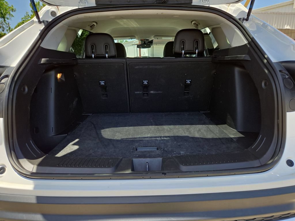 Used 2025 Chevrolet Trax LT w/ LT Convenience Package FWD image 27