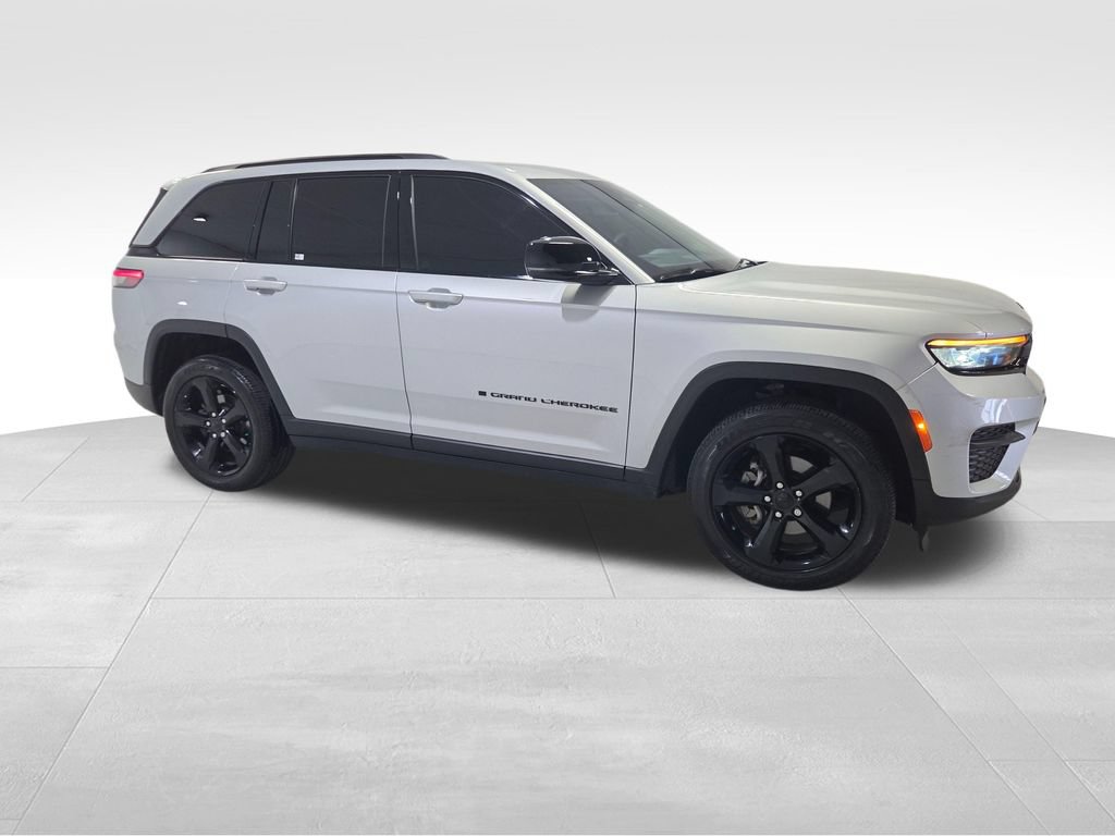 Certified 2023 Jeep Grand Cherokee Altitude AWD/4WD image 29