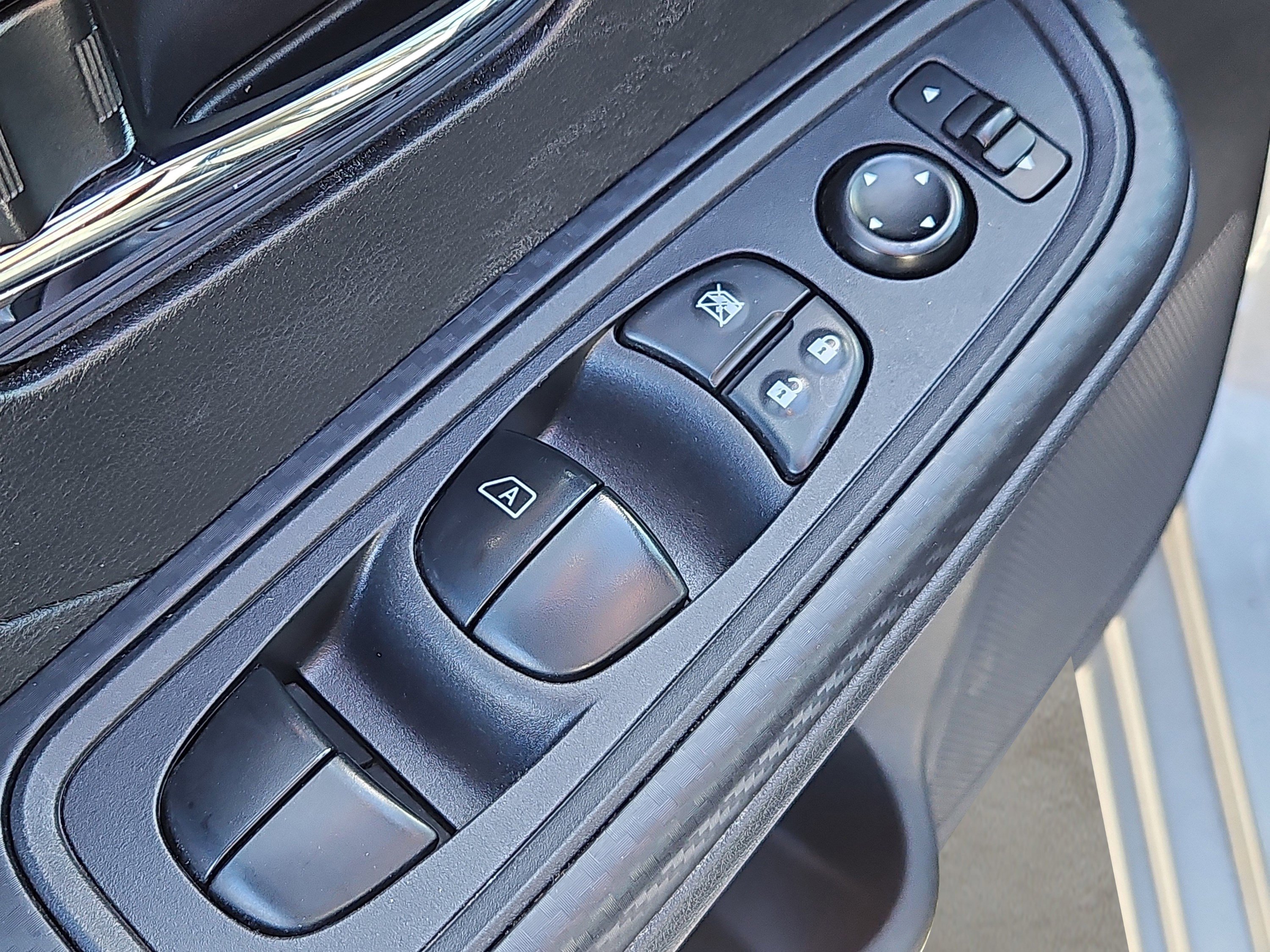 Used 2023 Nissan Versa SV image 15