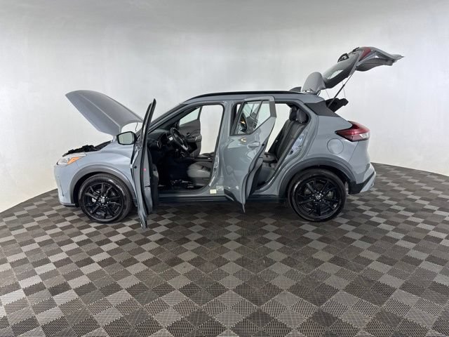 Used 2021 Nissan Kicks SR FWD image 11