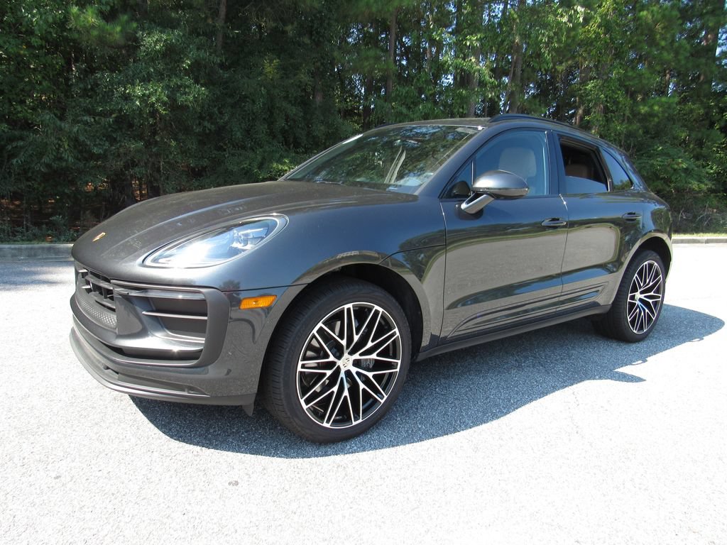 Certified 2026 Porsche Macan AWD/4WD image 1