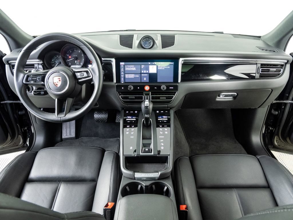 Certified 2025 Porsche Macan image 19