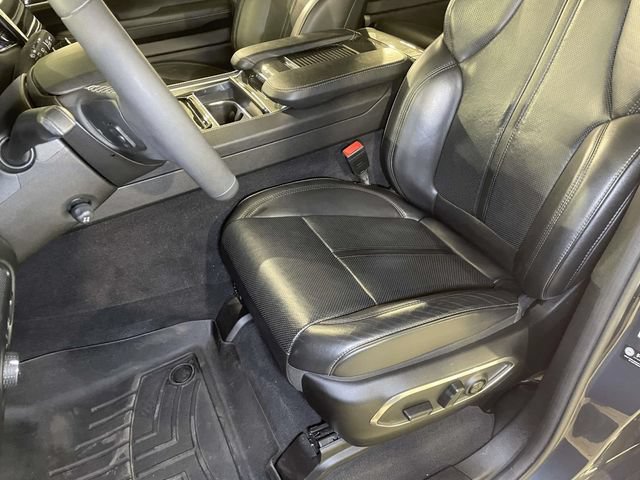Used 2022 Jeep Wagoneer Series I w/ Premium Group I AWD/4WD image 5