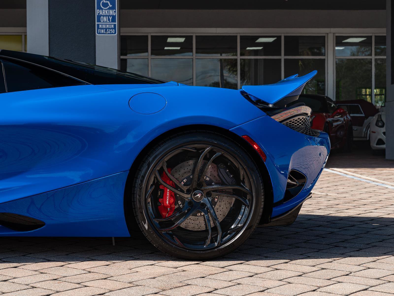 Used 2024 McLaren 750S Spider RWD image 29