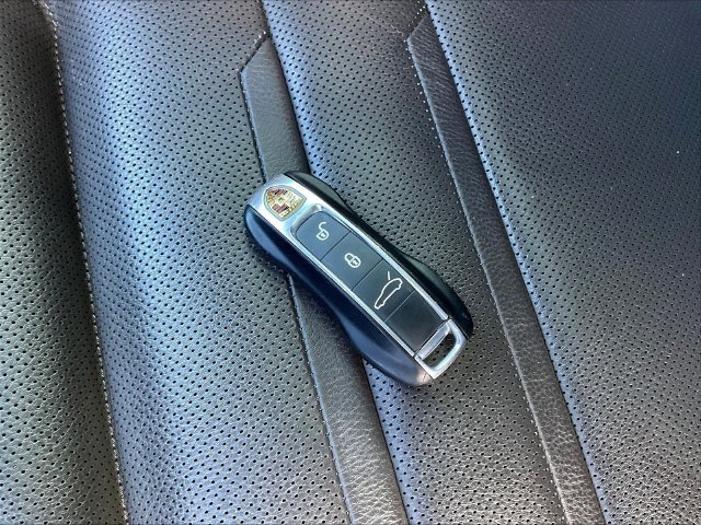 Used 2021 Porsche Panamera RWD image 35