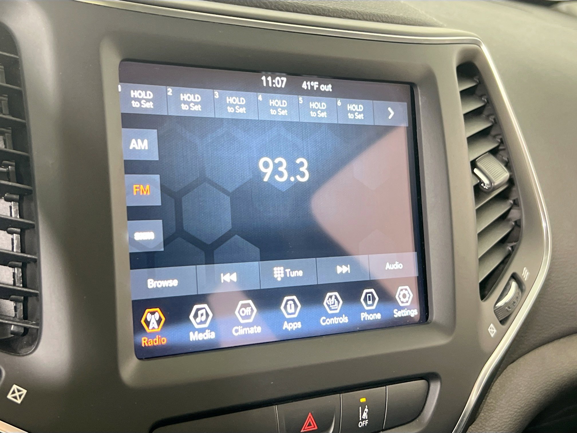 Used 2022 Jeep Cherokee Latitude Lux w/ Mopar Interior Package image 14