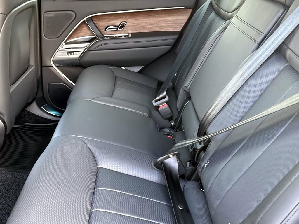New 2025 Land Rover Range Rover SE AWD/4WD image 12