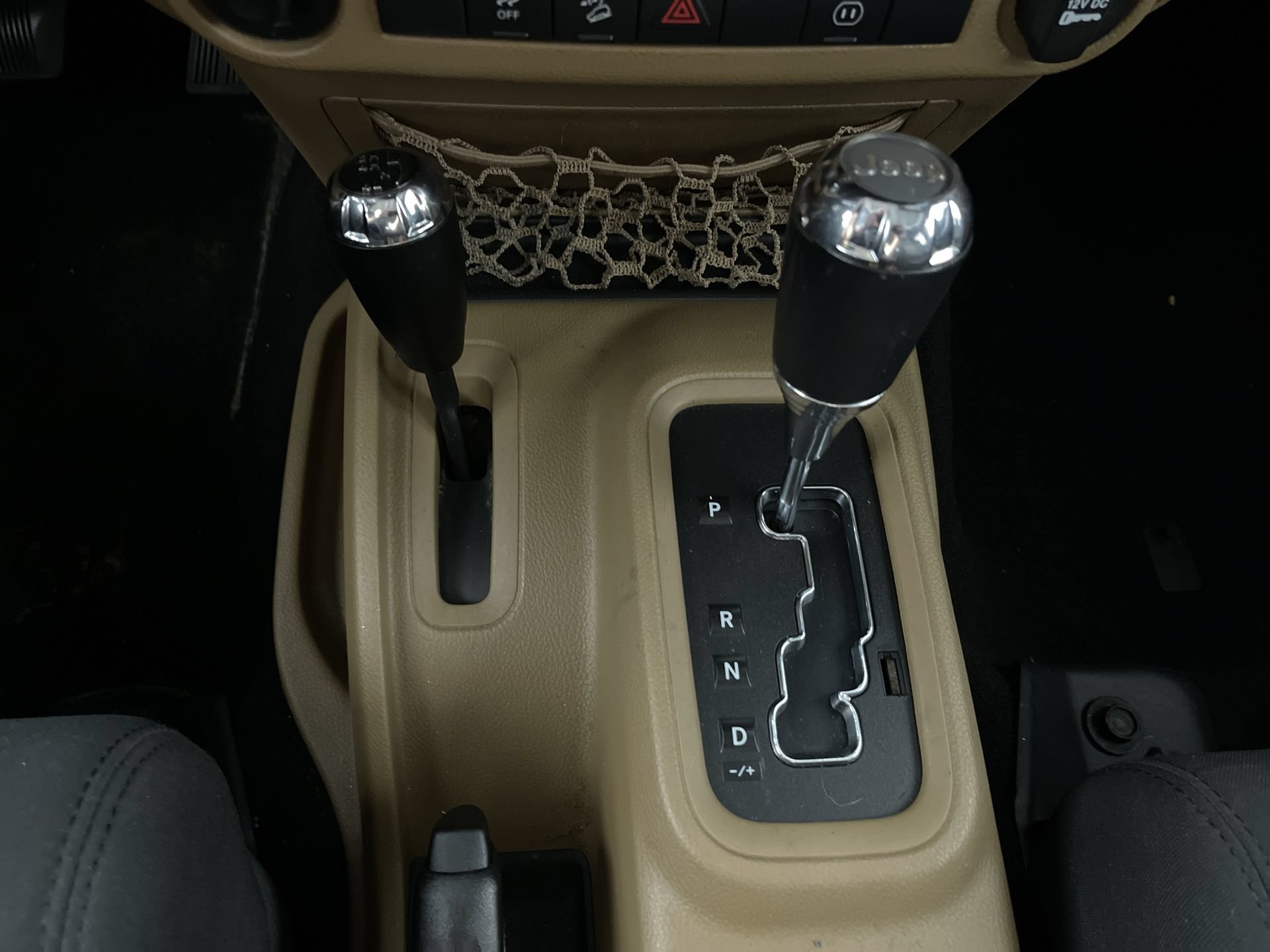 Used 2012 Jeep Wrangler Unlimited Sahara w/ Connectivity Group AWD/4WD image 19
