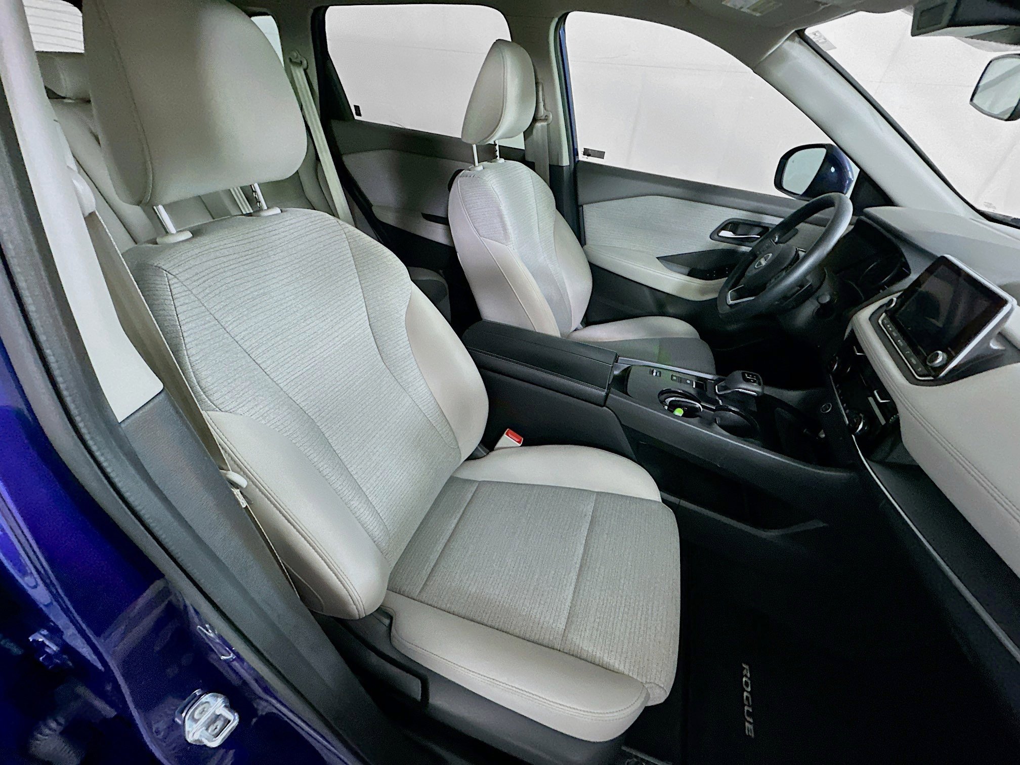 Used 2023 Nissan Rogue SV FWD image 29