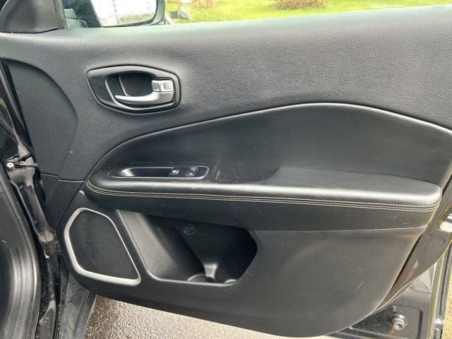 Used 2021 Jeep Compass Limited image 39