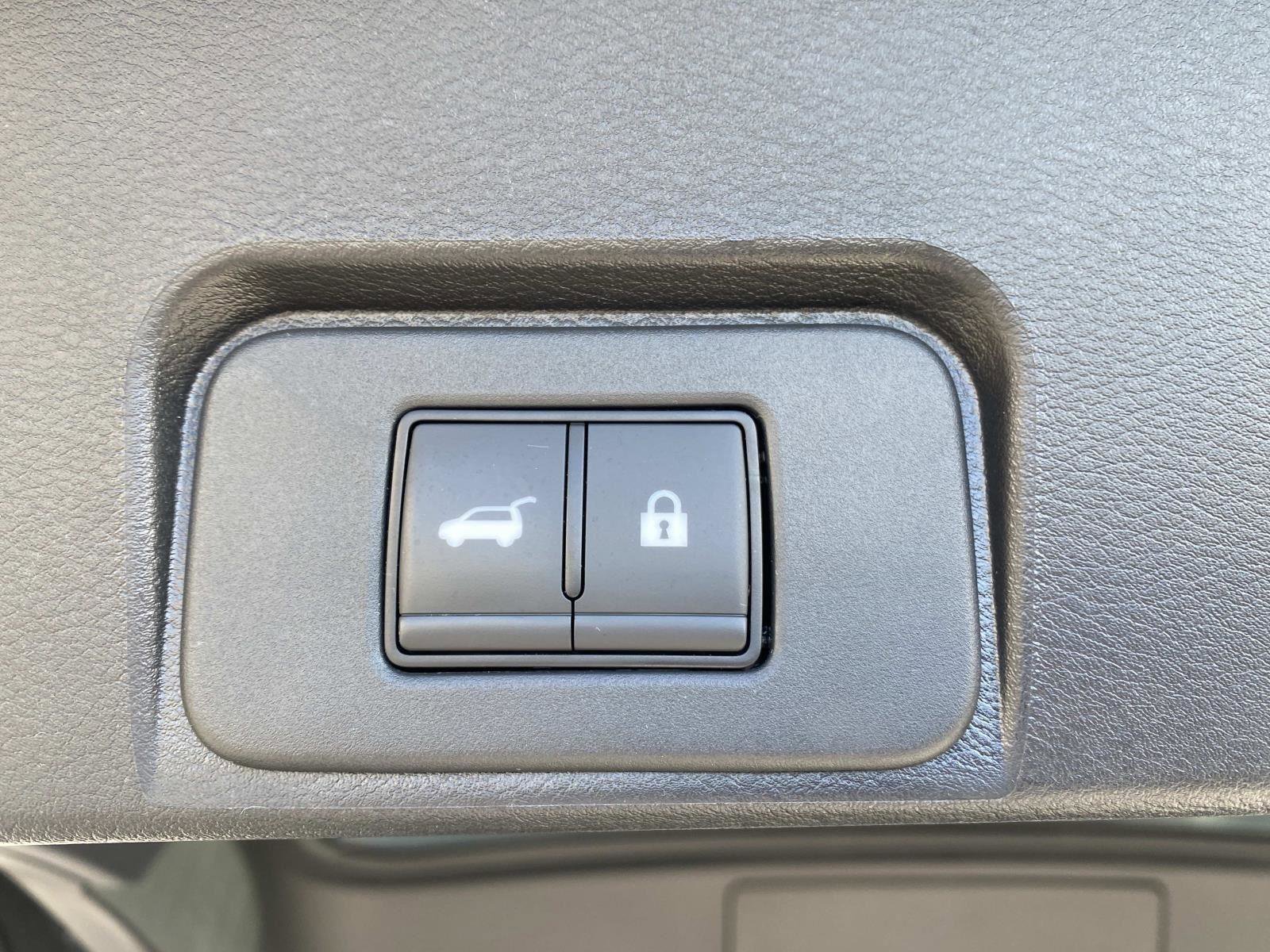 Used 2025 Nissan Rogue SV image 7