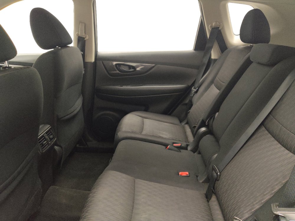 Used 2020 Nissan Rogue S FWD image 18