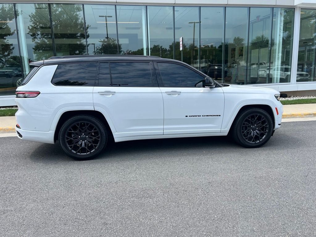 Used 2023 Jeep Grand Cherokee L Summit AWD/4WD image 9