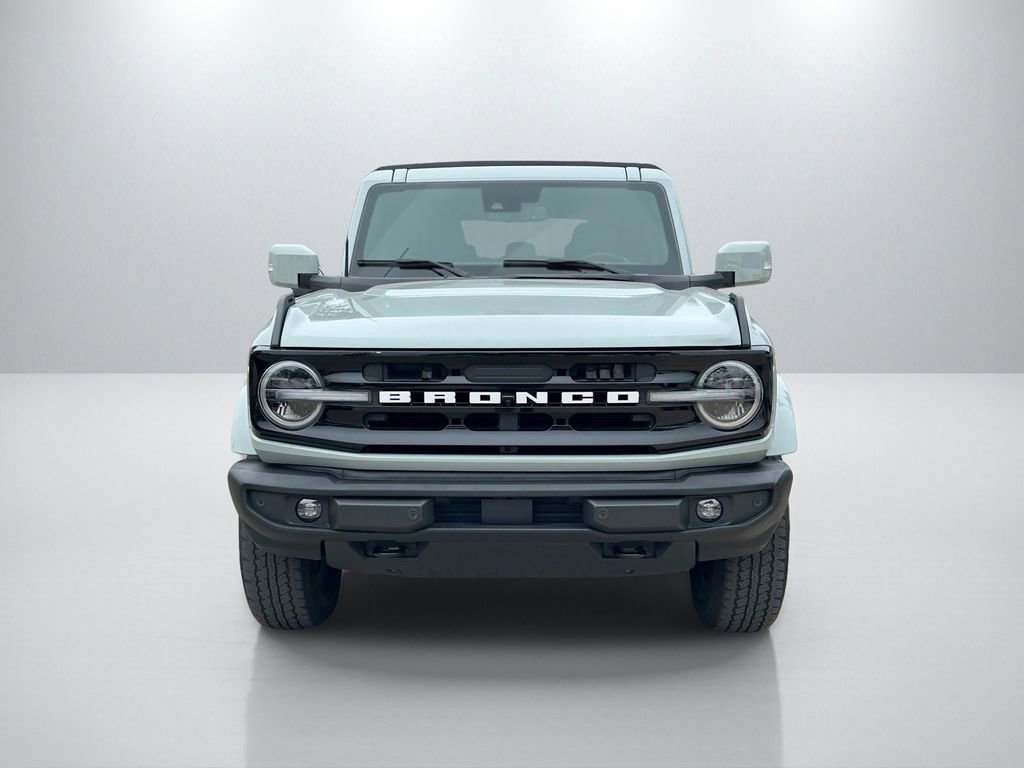 Used 2023 Ford Bronco Outer Banks image 2
