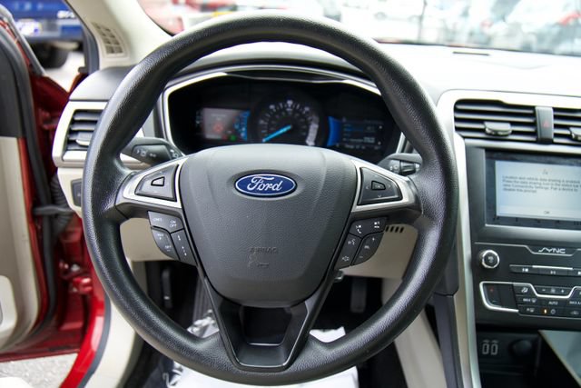 Used 2019 Ford Fusion SE FWD image 19