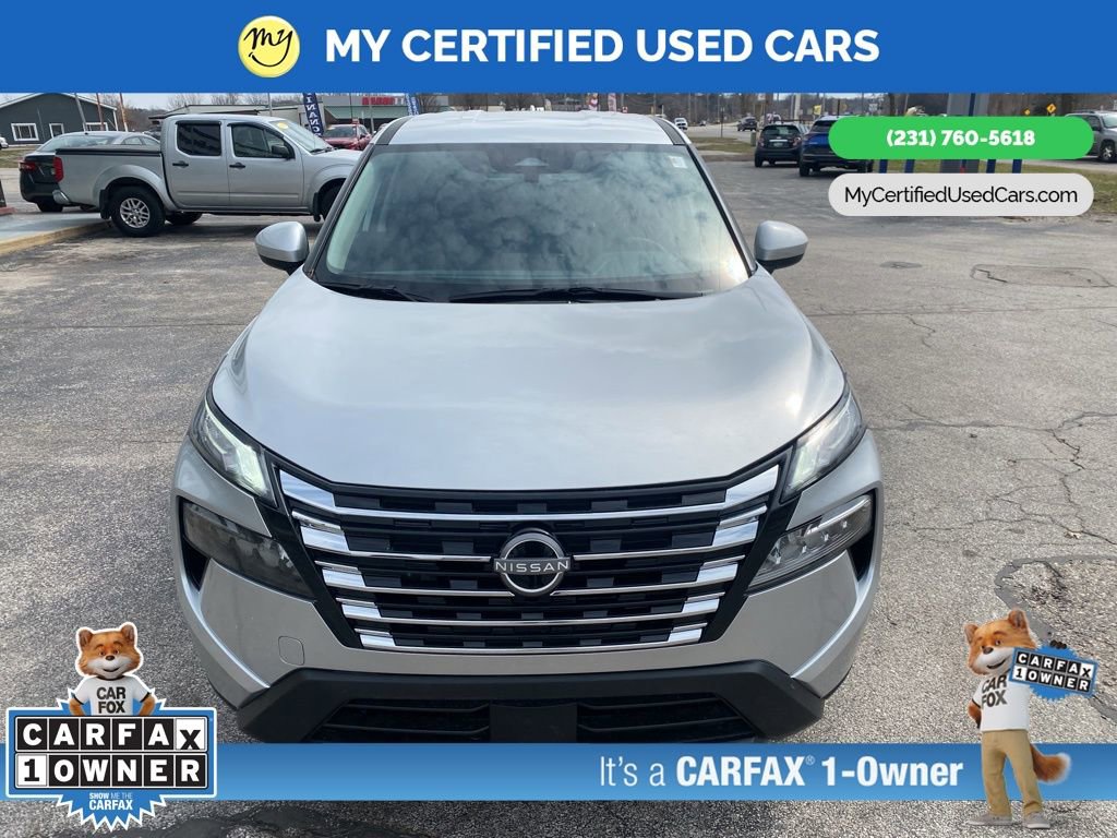 Used 2025 Nissan Rogue SV image 2