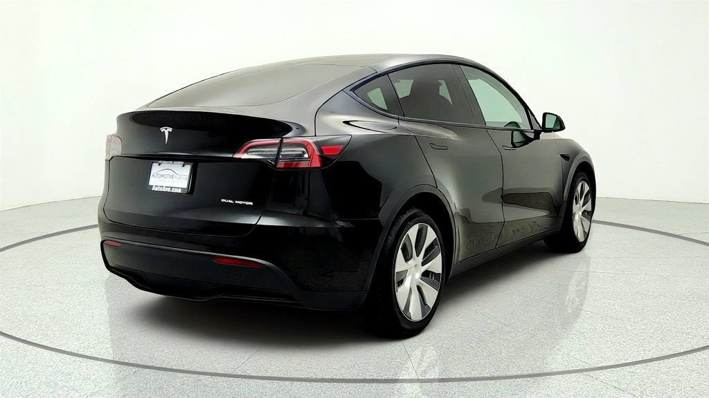 Used 2024 Tesla Model Y Long Range AWD/4WD image 5