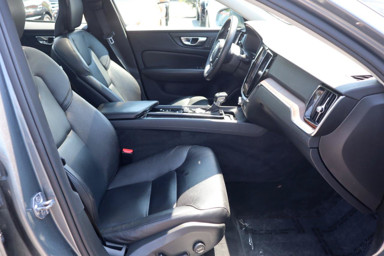 Used 2019 Volvo S60 T5 Momentum w/ Multimedia Package FWD image 9