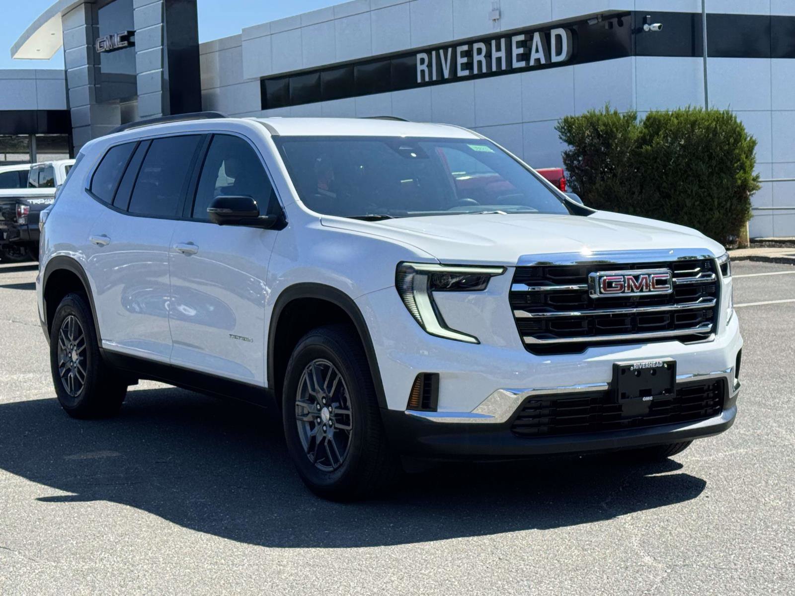 Used 2025 GMC Acadia Elevation image 2