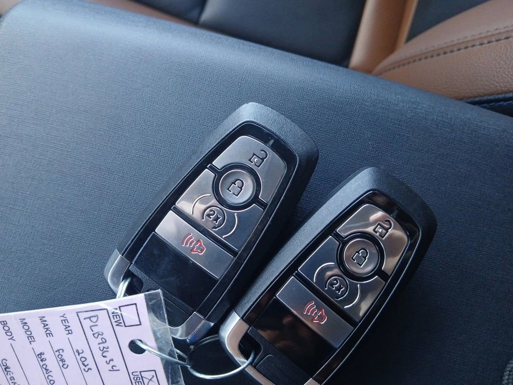 Used 2023 Ford Bronco Outer Banks image 32